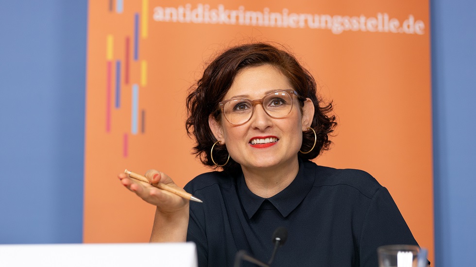 Ferda Ataman Vorstellung Jahresbericht 2021 der Antidiskriminierungsstelle des Bundes