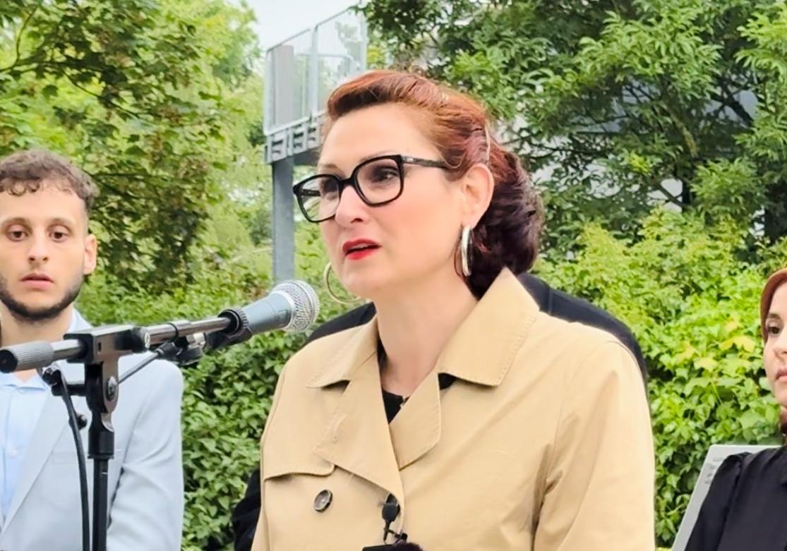 Solingen: Erste „Mevlüde Genç“-Rede für die Opfer des Brandanschlags von 1993 Solingen: Erste „Mevlüde Genç“-Rede für die Opfer des Brandanschlags von 1993