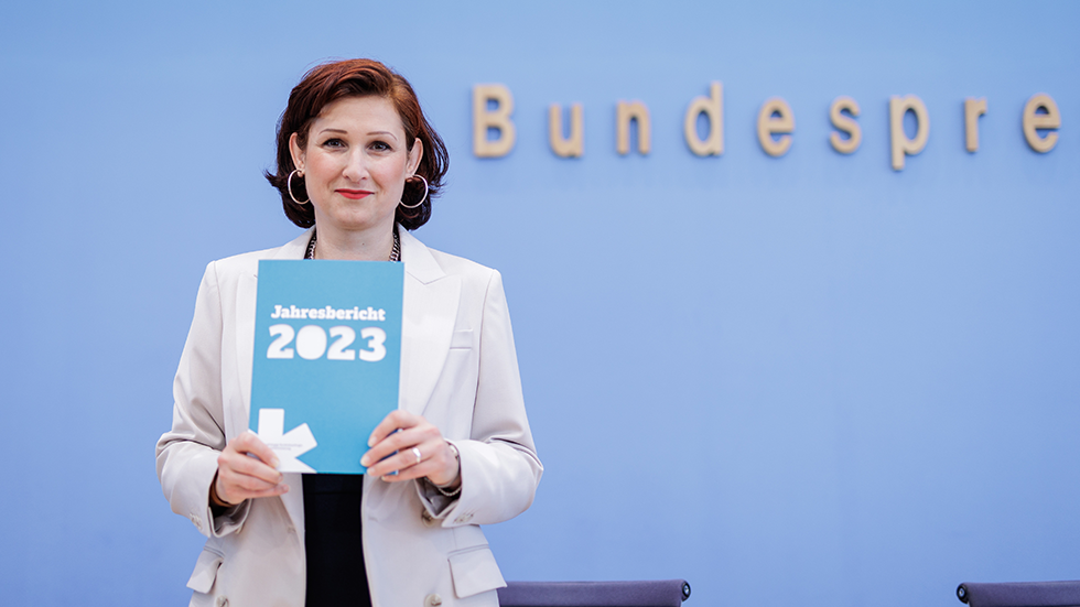 Vorstellung des Jahresbericht 2023 der Antidiskriminierungsstelle des Bundes (Quelle: Photothek - Juliane Sonntag) Vorstellung des Jahresbericht 2023 der Antidiskriminierungsstelle des Bundes