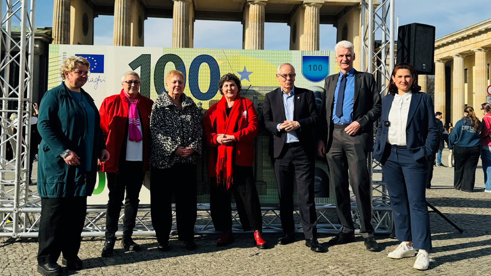 Equal Pay Day - Aktion am Brandenburger Tor 05.03.2025 Equal Pay Day - Aktion am Brandenburger Tor 05.03.2025